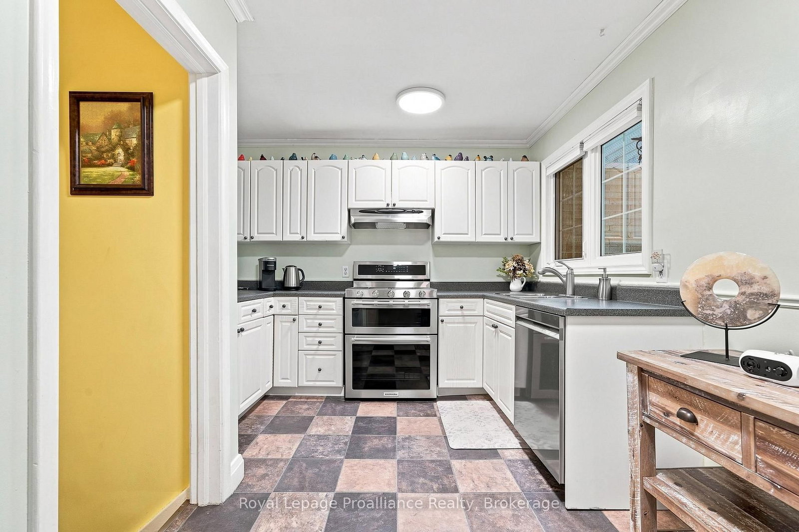 130 Hastings Drive • Belleville, ON photo 6