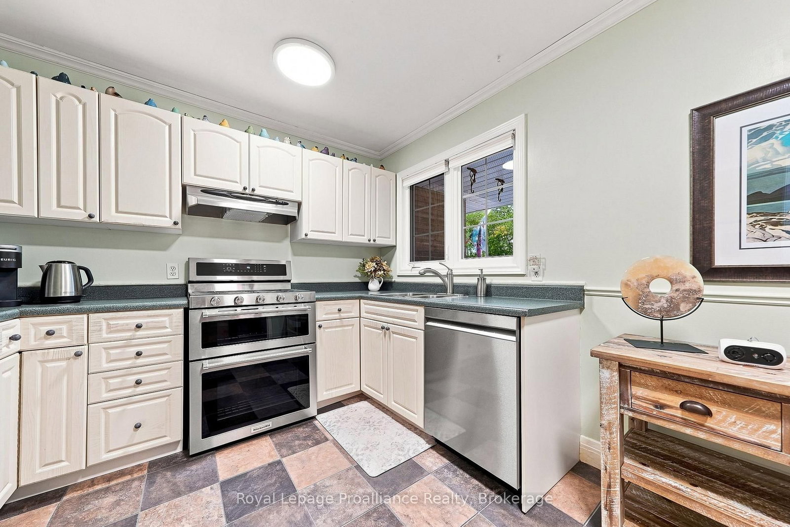 130 Hastings Drive • Belleville, ON photo 7