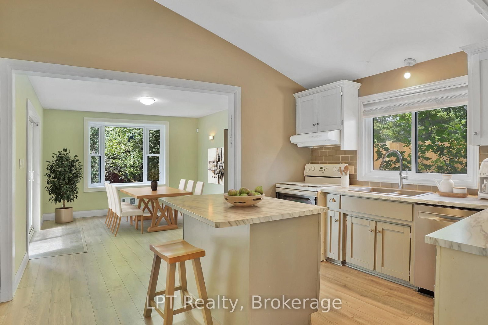 354 Goderich Street • Saugeen Shores, ON photo 12