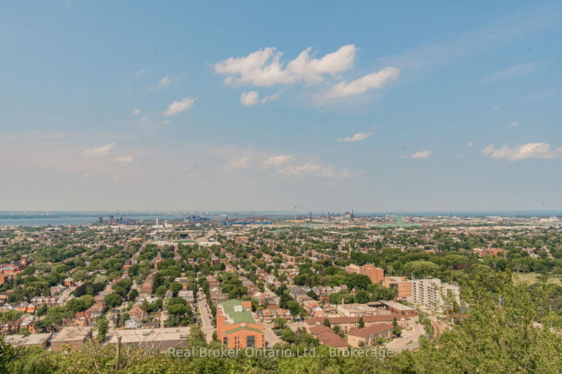 205C - 5 East 36th Street