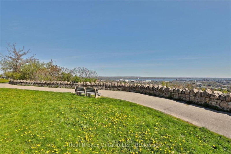205C - 5 East 36th Street