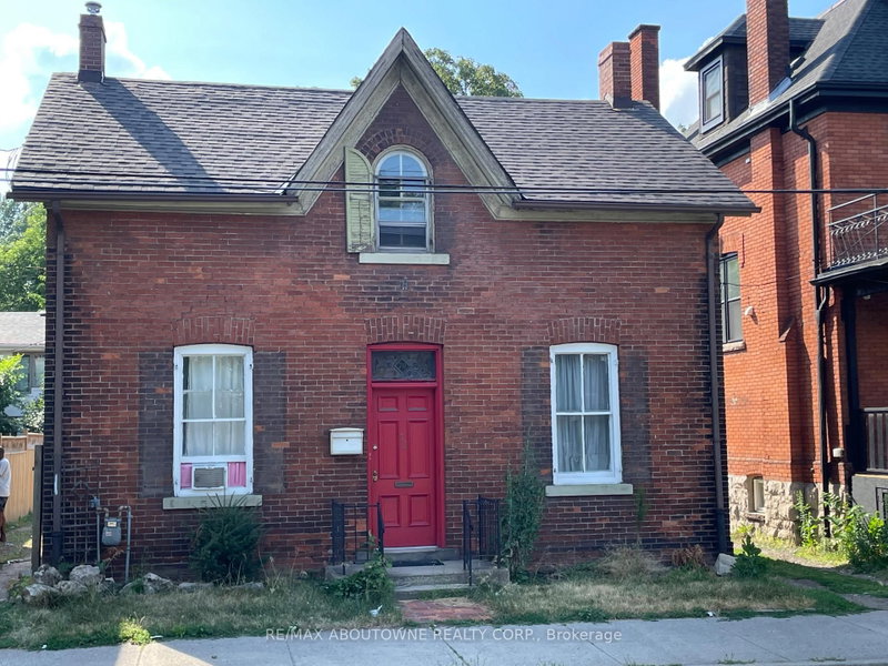 Upper level - 70 Wellington Street S