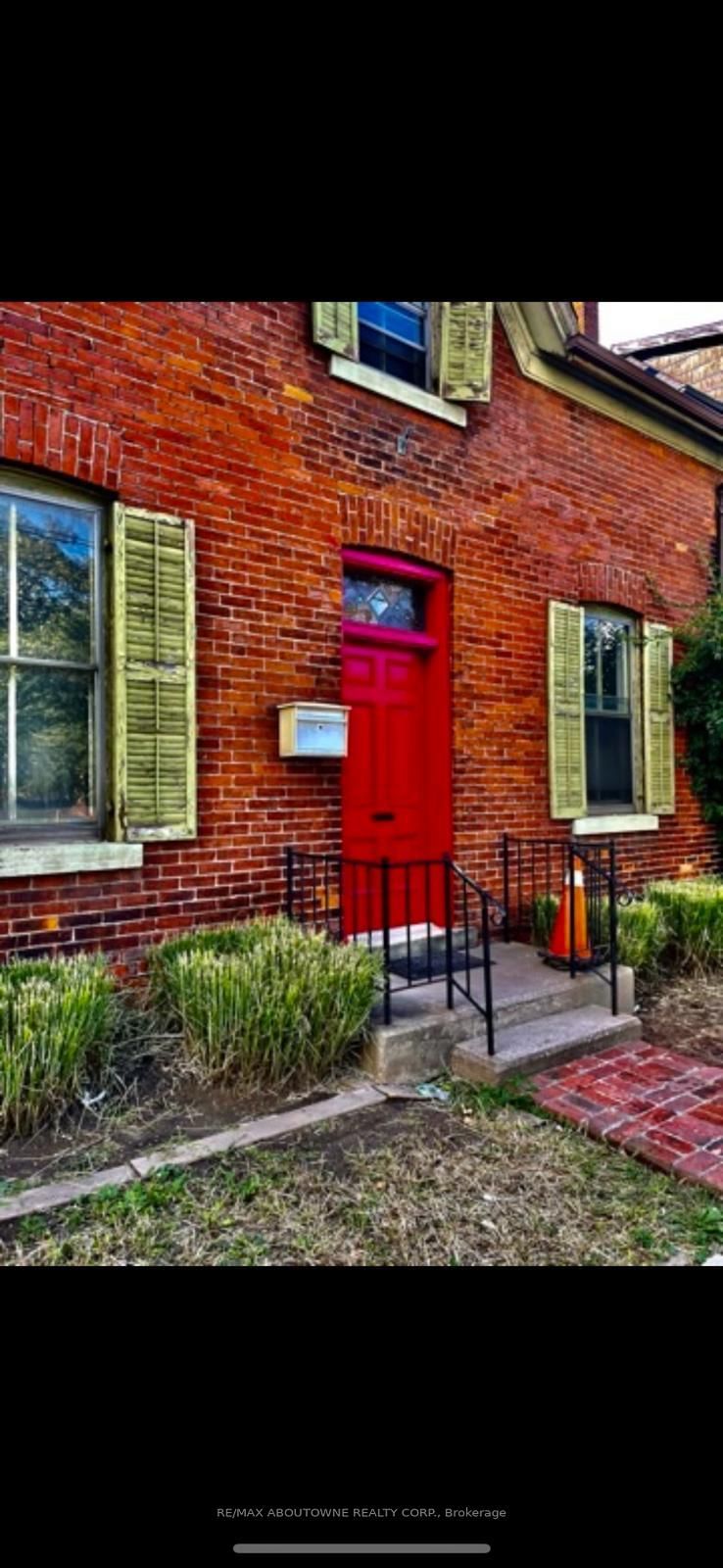 Upper level - 70 Wellington Street S