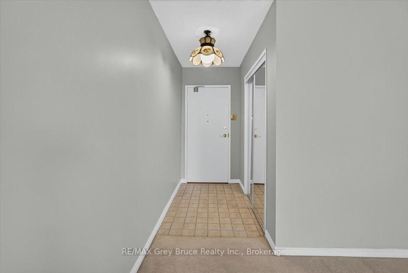 208 - 860 9TH Street