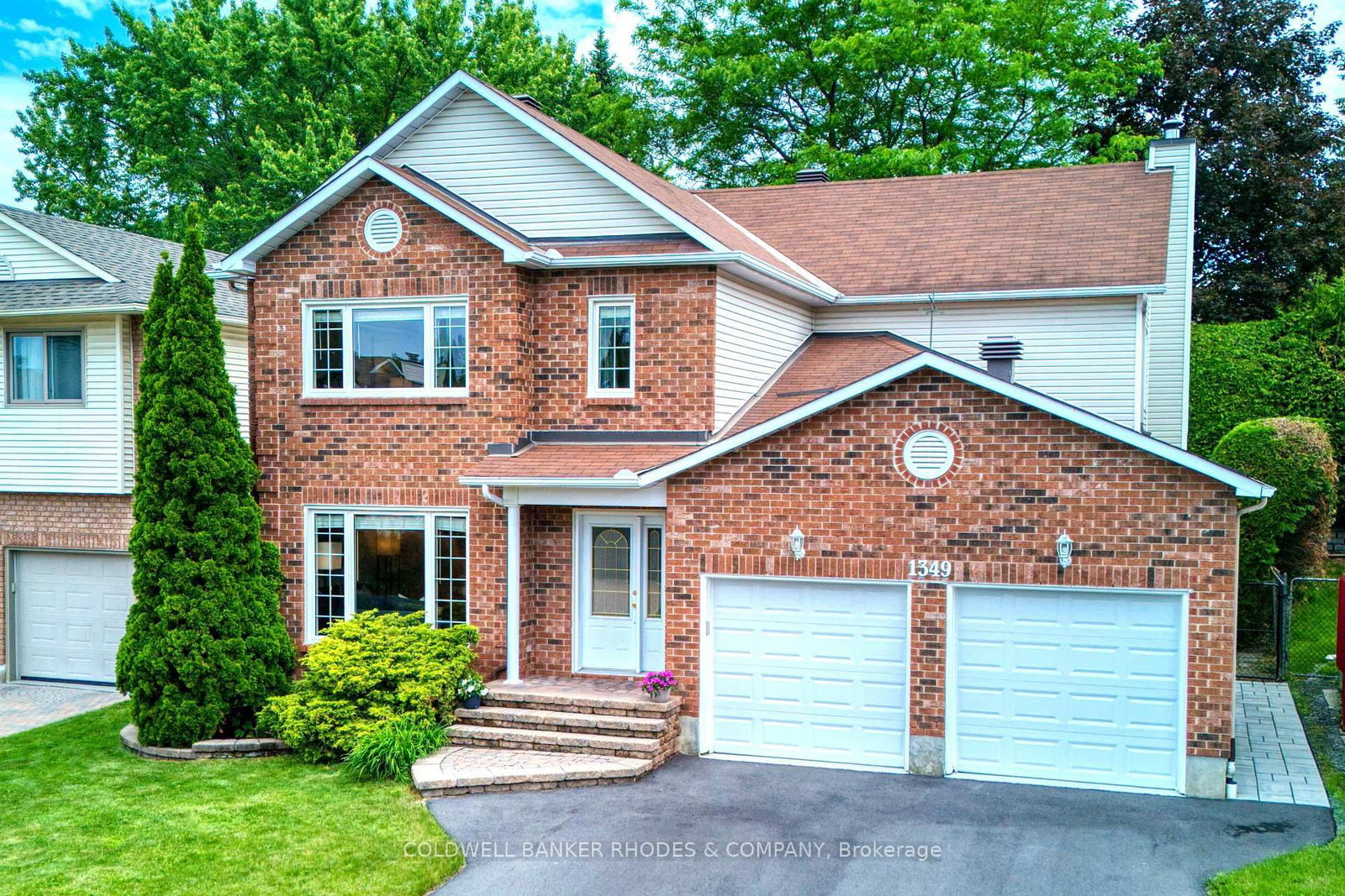 Detached House for sale at 1349 Gaultois Avenue, Ottawa, Ontario, K1C 6G5 - Chateauneuf - MLS: X13772388