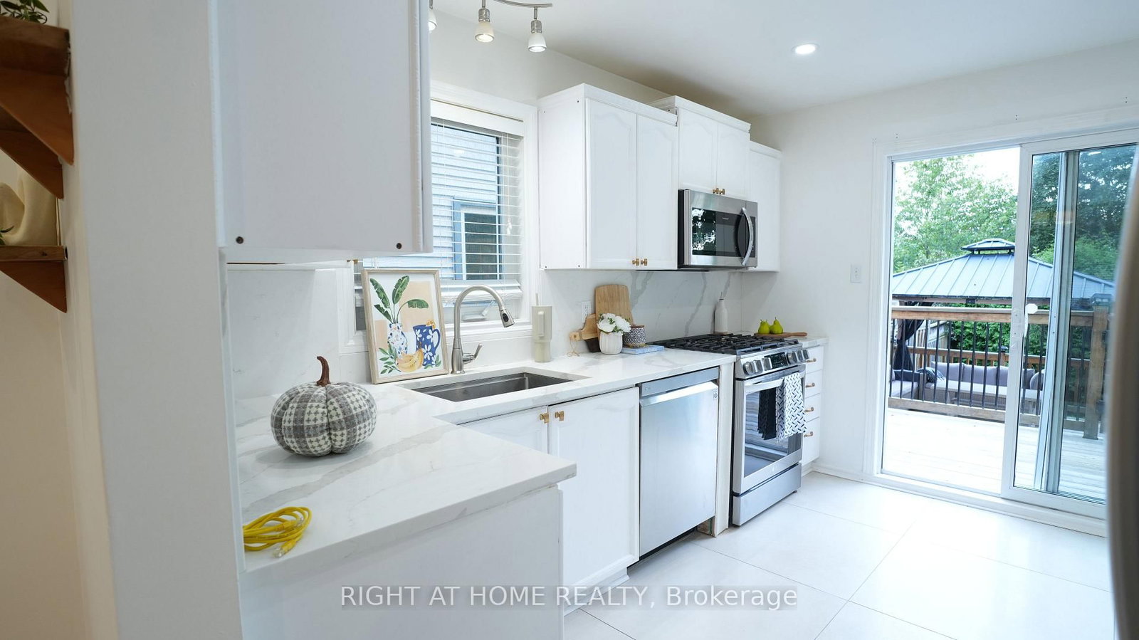 672 Farmbrook Crescent • Ottawa, ON photo 11