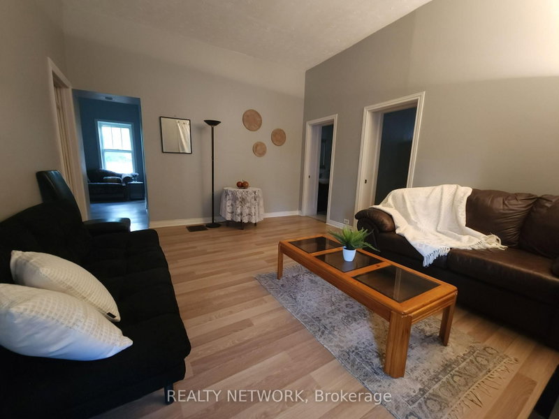 9 Woodland Avenue