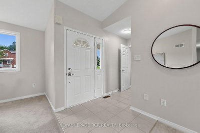 12 Peter Street • Amaranth, ON photo 5