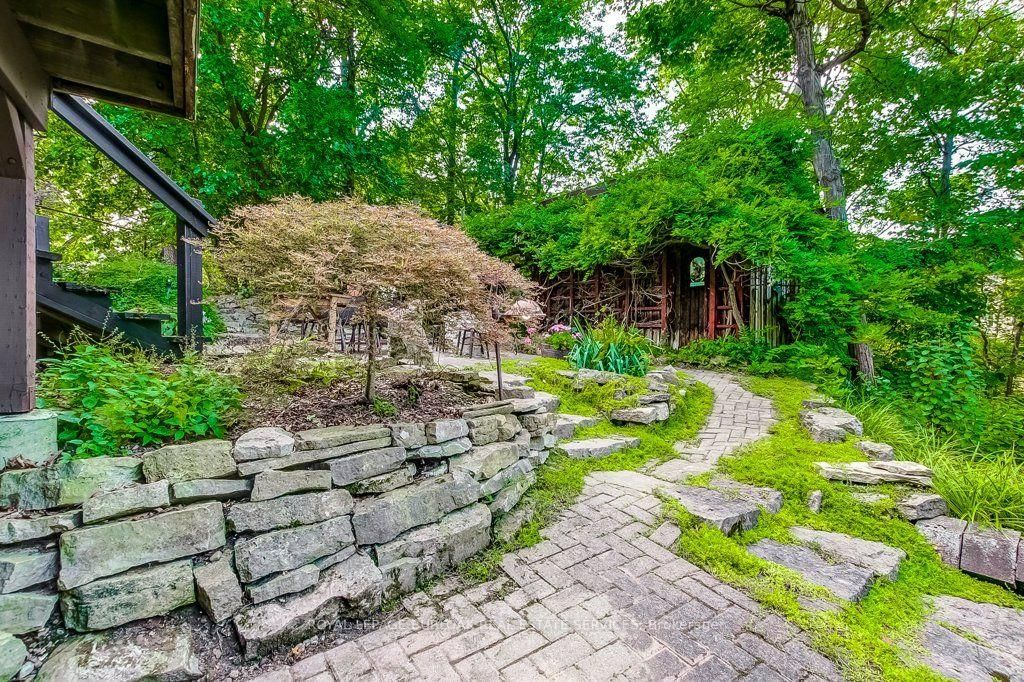 131 Parkview Avenue • Hamilton, ON photo 3