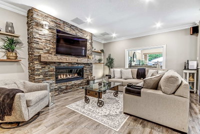1094 Thornley Street • London South, ON photo 8