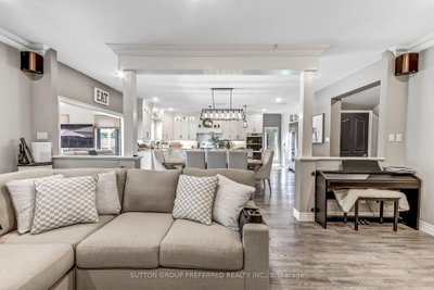 1094 Thornley Street • London South, ON photo 9