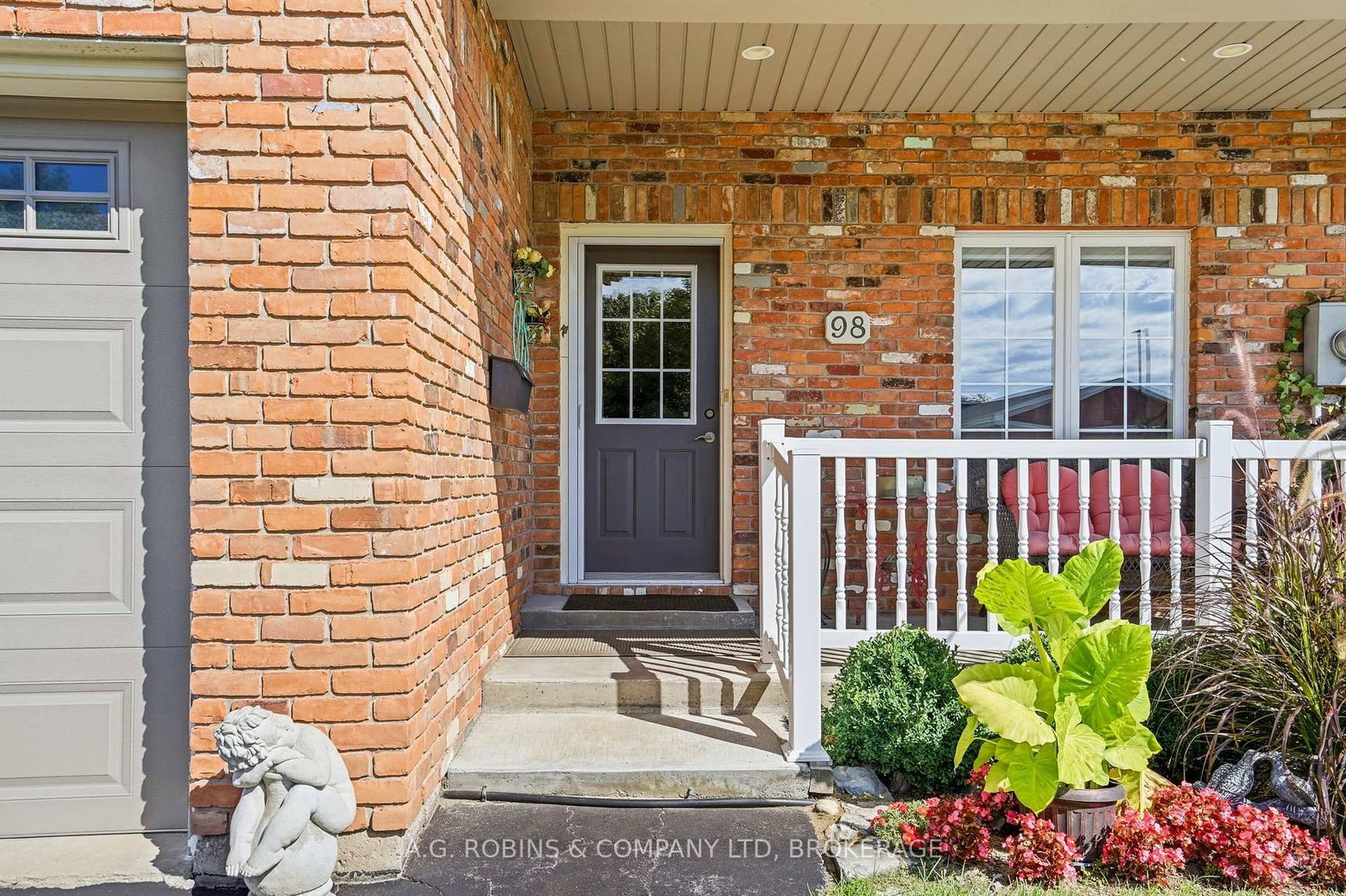 98 Maple Street • Port Colborne, ON photo 3