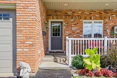 98 Maple Street • Port Colborne, ON photo 3