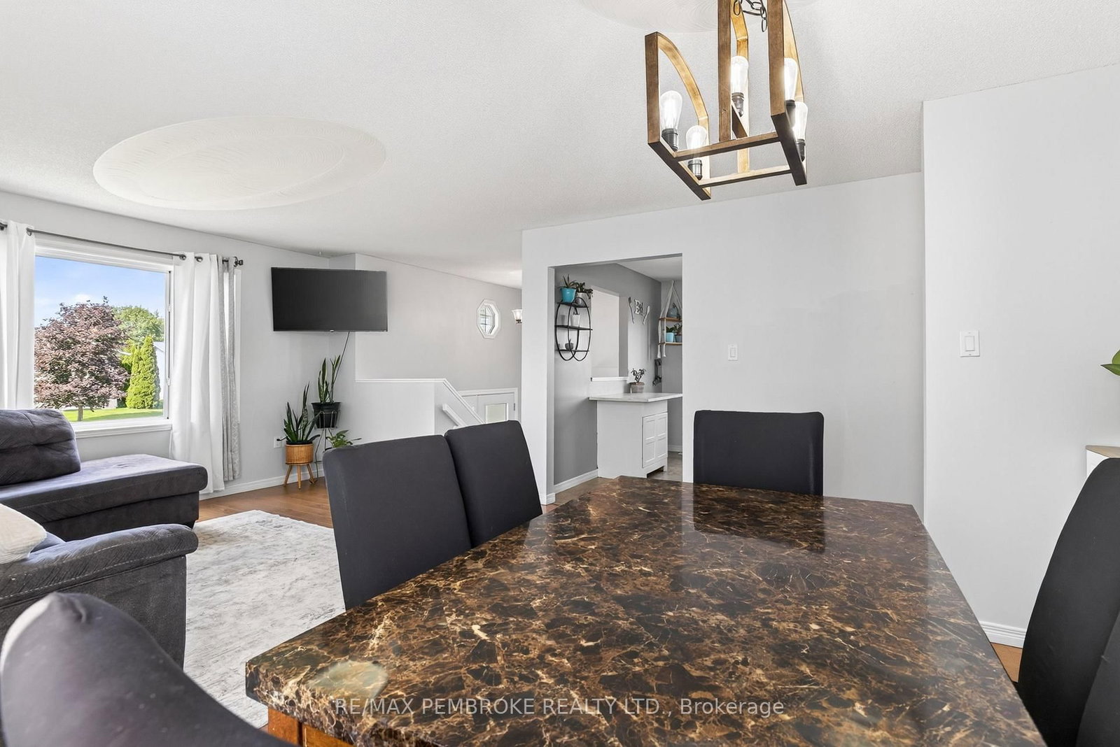 4 Winfield Street • Petawawa, ON photo 11