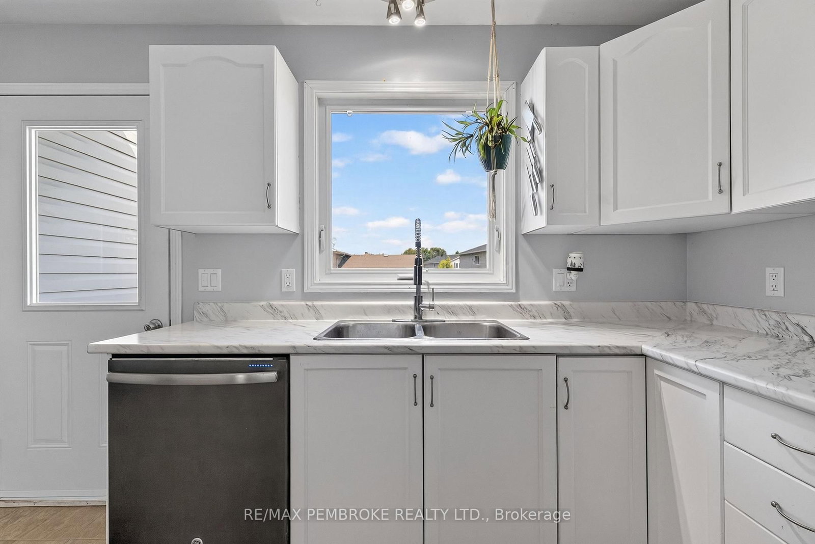 4 Winfield Street • Petawawa, ON photo 21