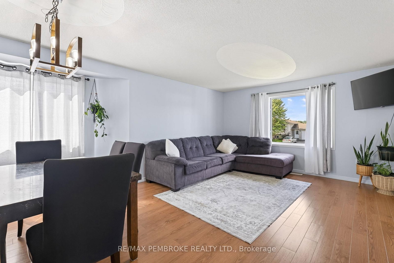 4 Winfield Street • Petawawa, ON photo 9