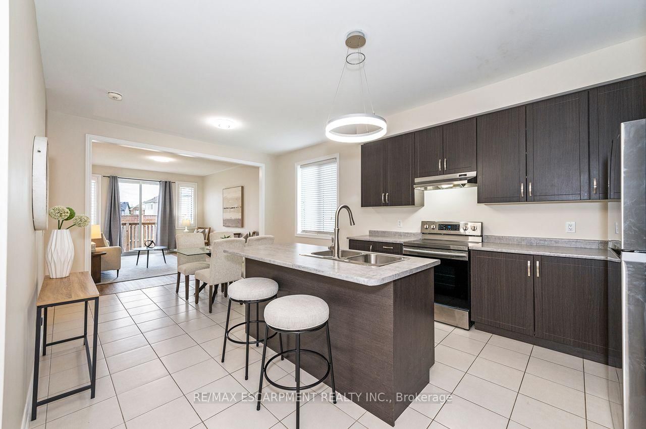 37 Middleton Avenue • Centre Wellington, ON photo 6