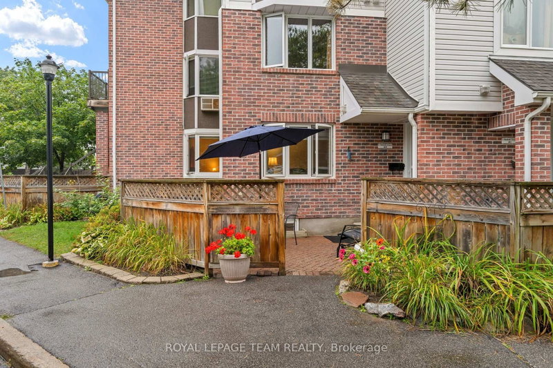 12 - 12-2 Stonebank Crescent