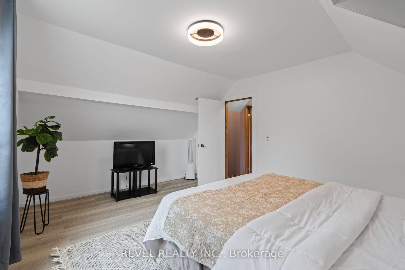 3 1/2 Dundonald Street • St. Catharines, ON photo 20