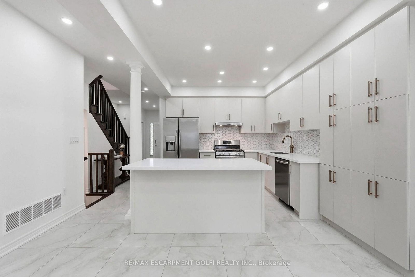 87 Rockledge Drive • Hamilton, ON photo 5
