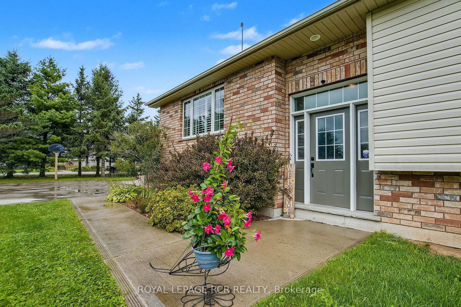 17 Deaken Drive • East Luther Grand Valley, ON photo 4