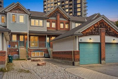 43 Thornbury Crescent • Ottawa, ON photo 2