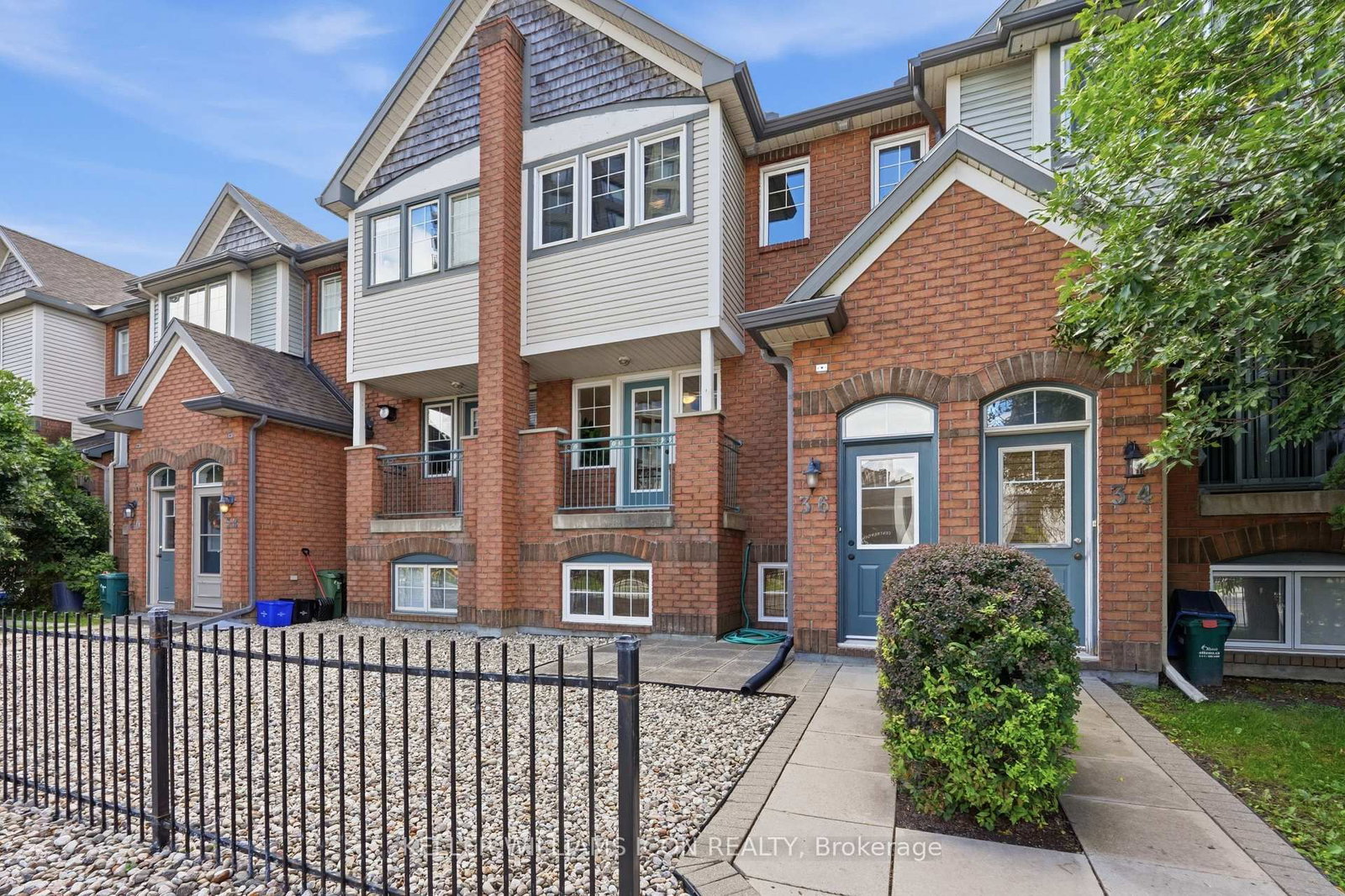 43 Thornbury Crescent • Ottawa, ON photo 3
