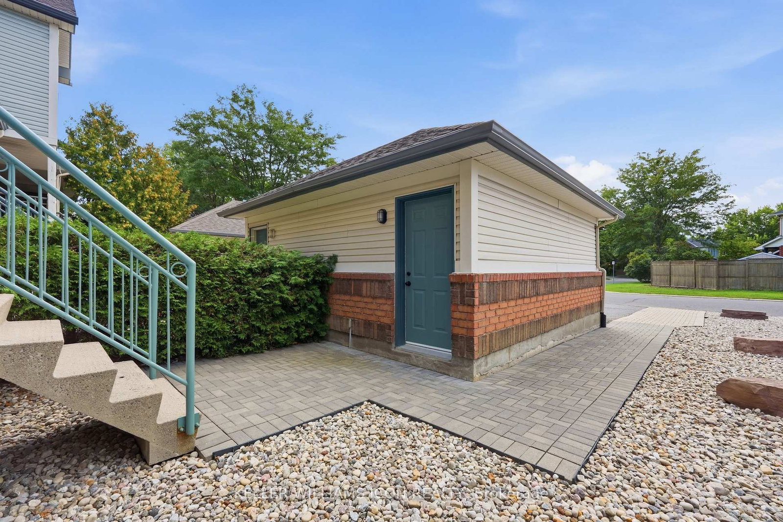 43 Thornbury Crescent • Ottawa, ON photo 4