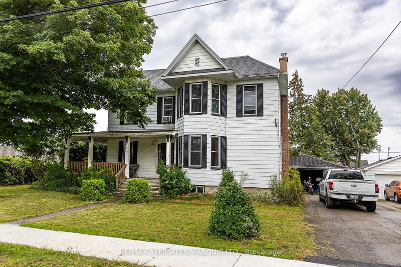52 Beach Avenue