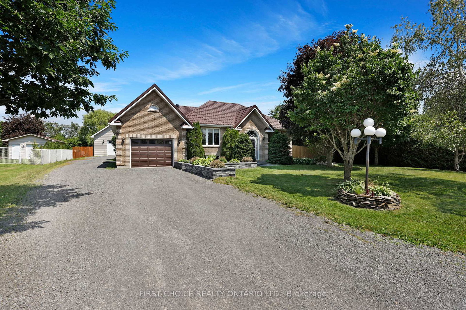 5857 Trudeau Avenue • Vars, ON photo 2