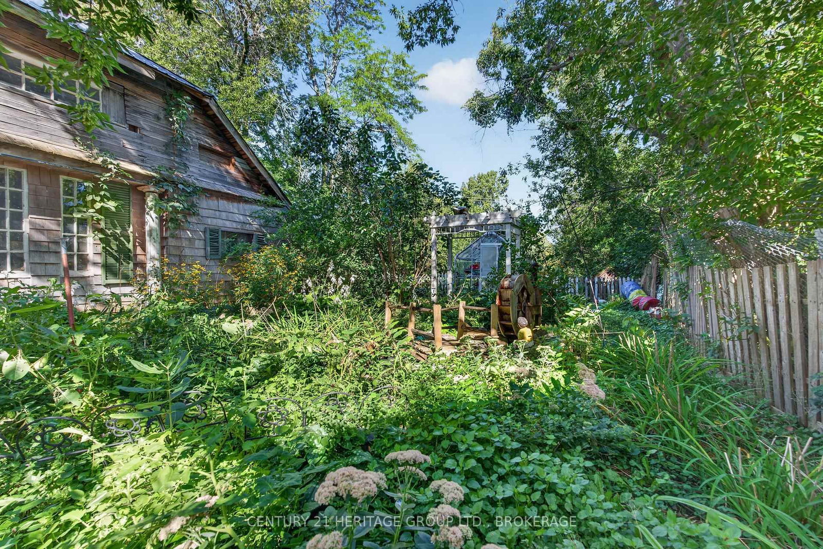 438 Main Street • Bath, ON photo 33