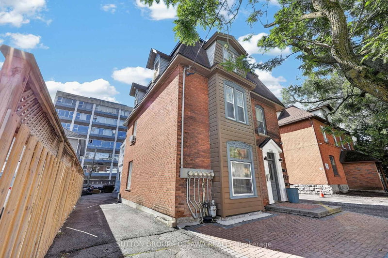 438 Lewis Street