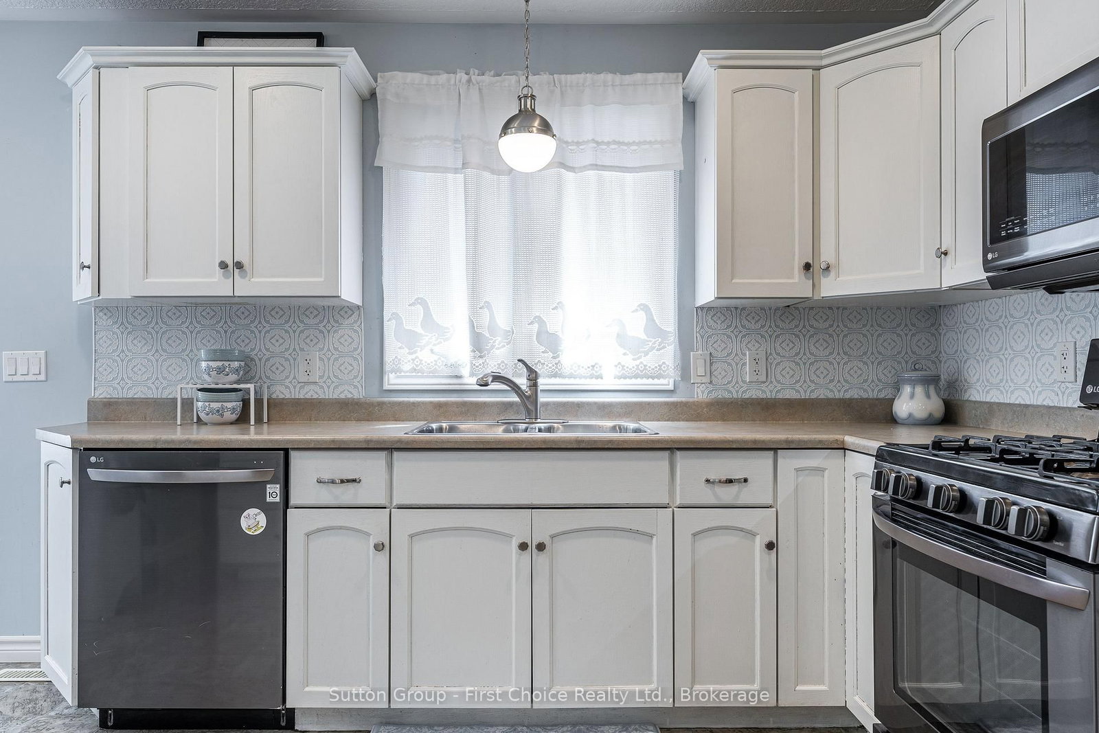 25 Trinity Street • Stratford, ON photo 12