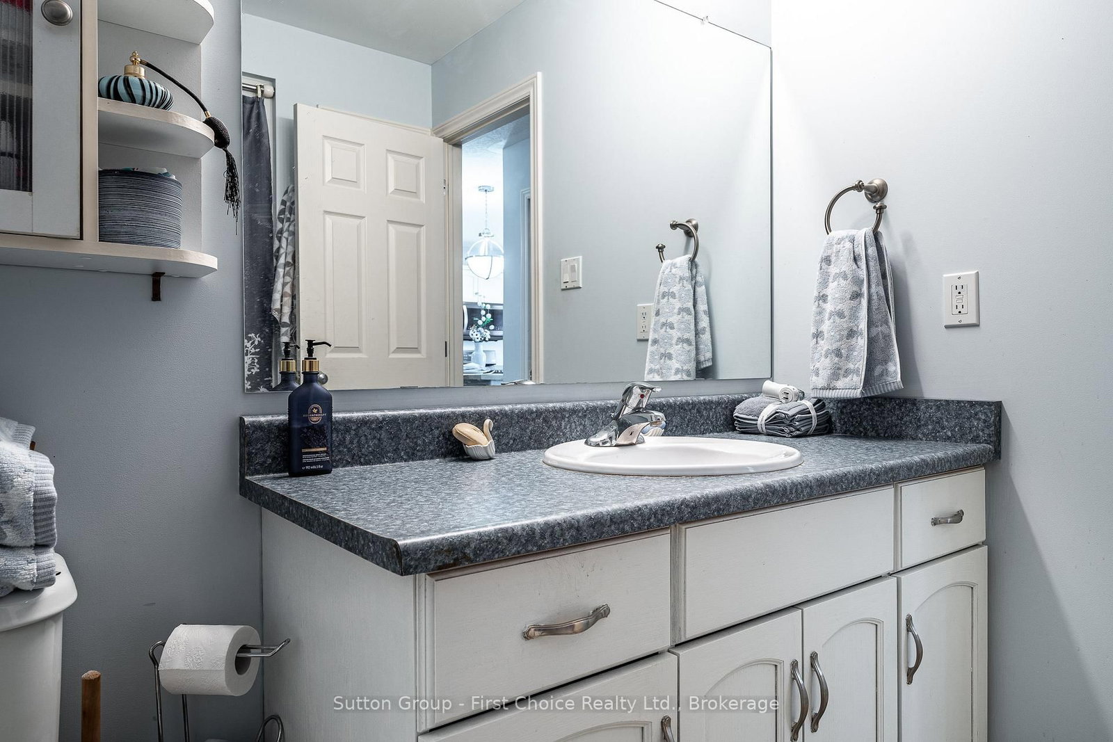 25 Trinity Street • Stratford, ON photo 18