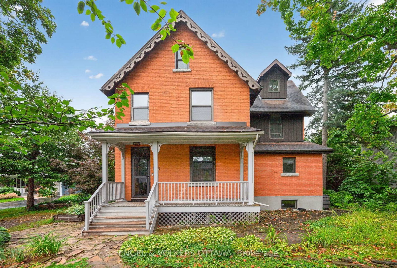 2241 Old Lilac Lane • Ottawa, ON photo 1