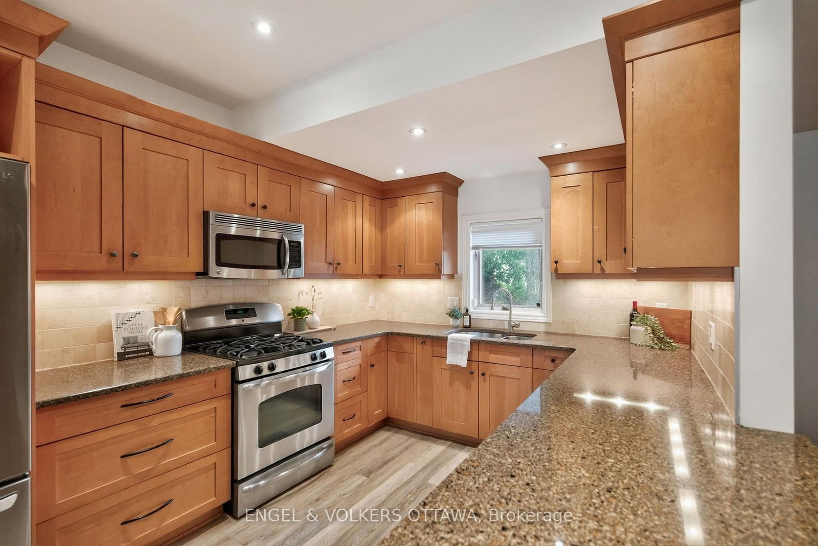 2241 Old Lilac Lane • Ottawa, ON photo 11