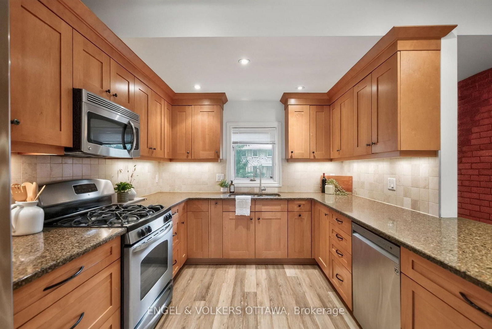 2241 Old Lilac Lane • Ottawa, ON photo 12