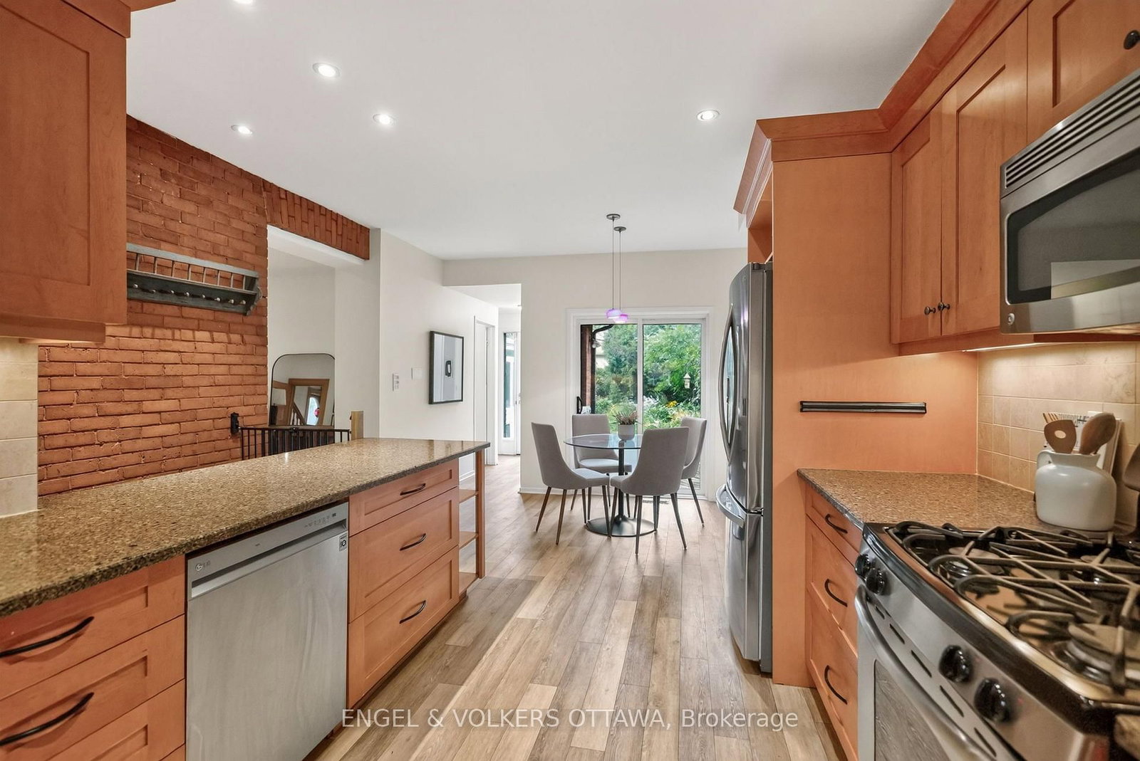 2241 Old Lilac Lane • Ottawa, ON photo 13