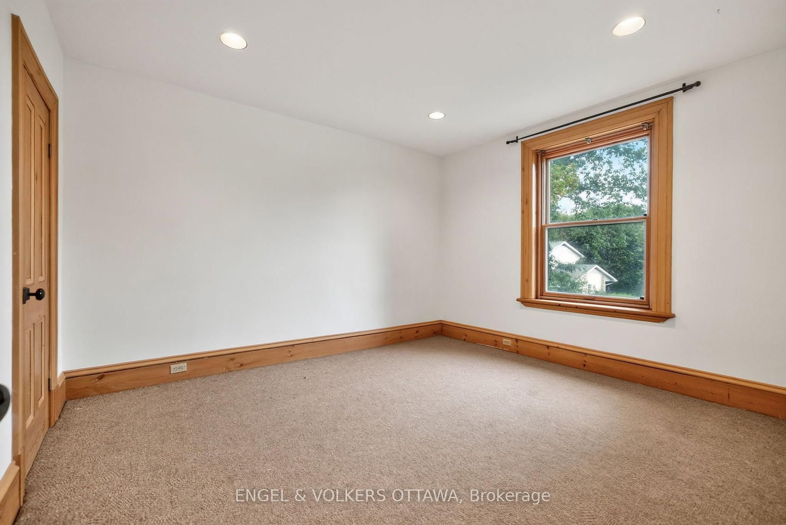 2241 Old Lilac Lane • Ottawa, ON photo 26