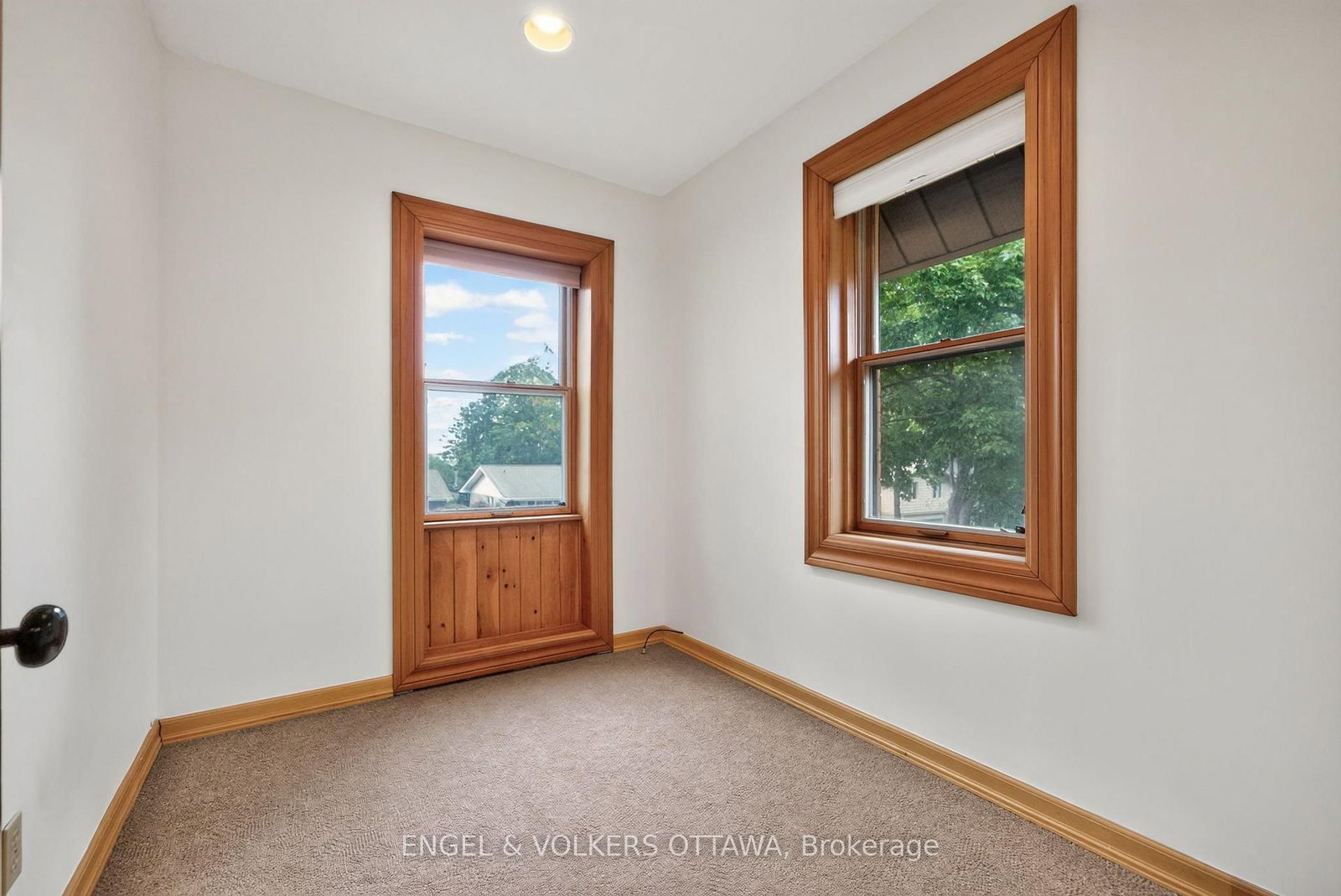 2241 Old Lilac Lane • Ottawa, ON photo 27