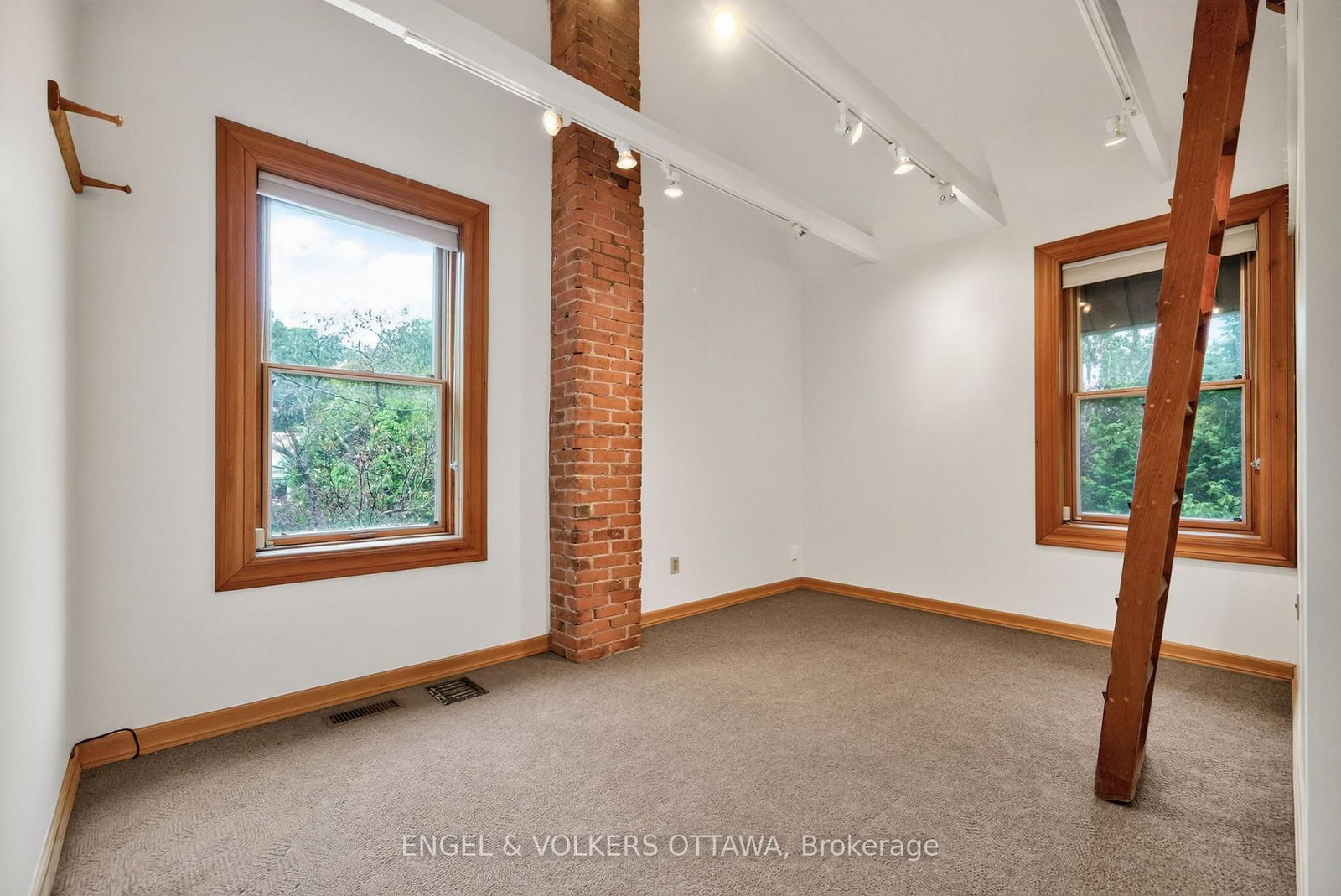 2241 Old Lilac Lane • Ottawa, ON photo 28
