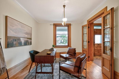 2241 Old Lilac Lane • Ottawa, ON photo 6