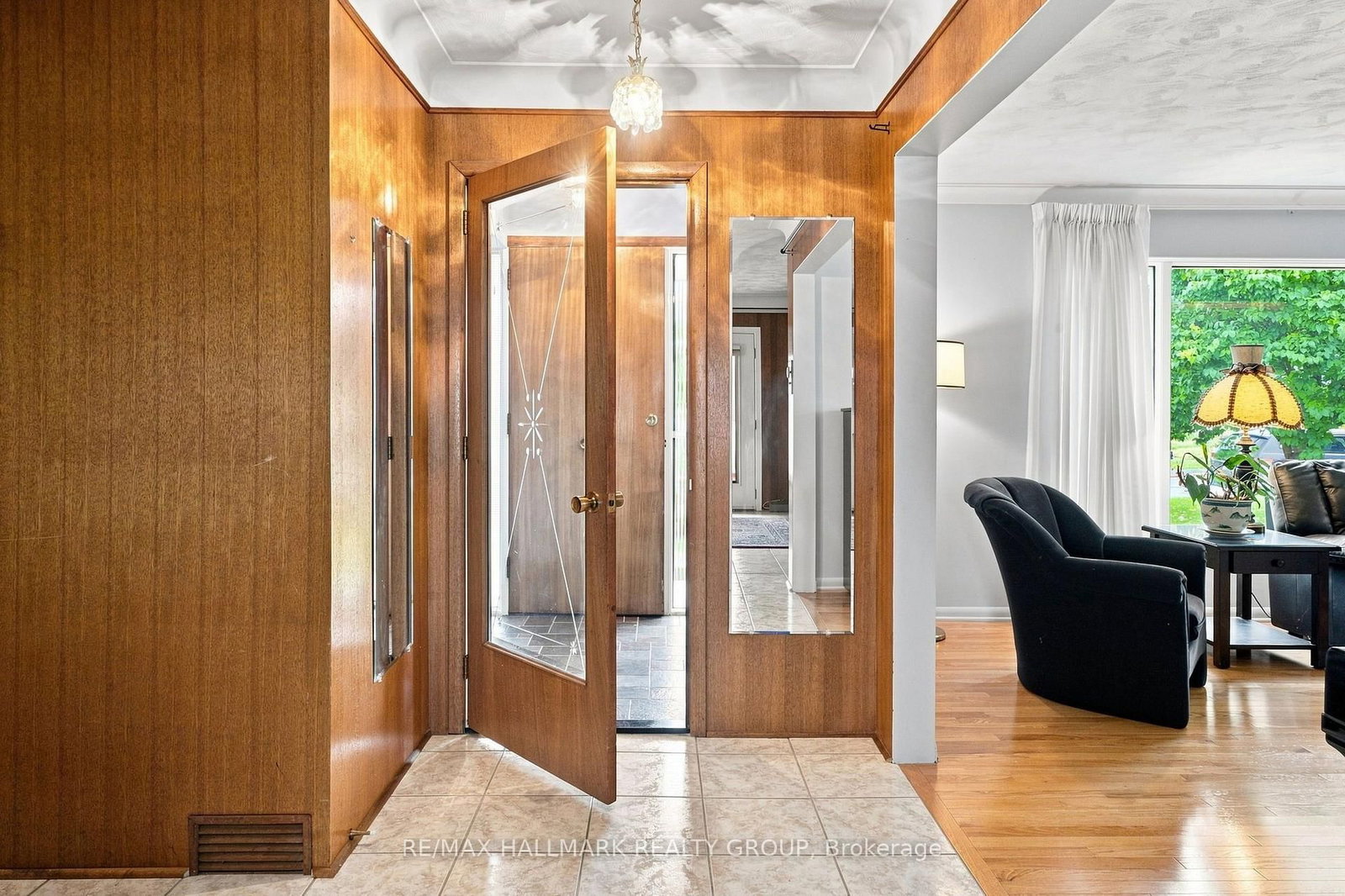 855 Mountainview Avenue • Ottawa, ON photo 3