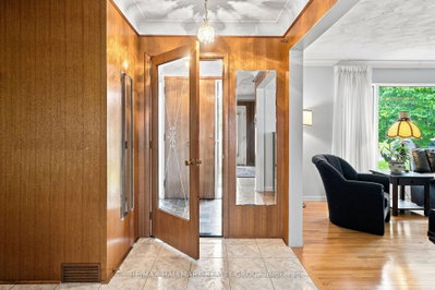 855 Mountainview Avenue • Ottawa, ON photo 3