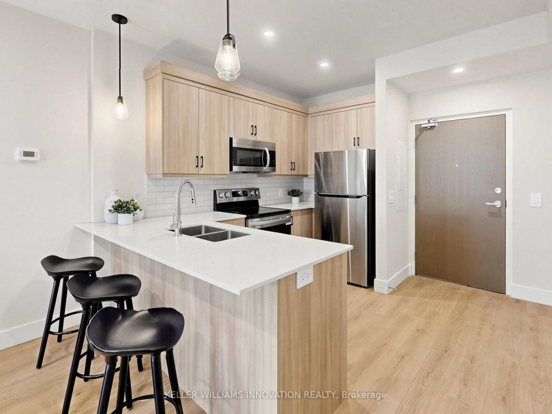 935 Twamley Street W