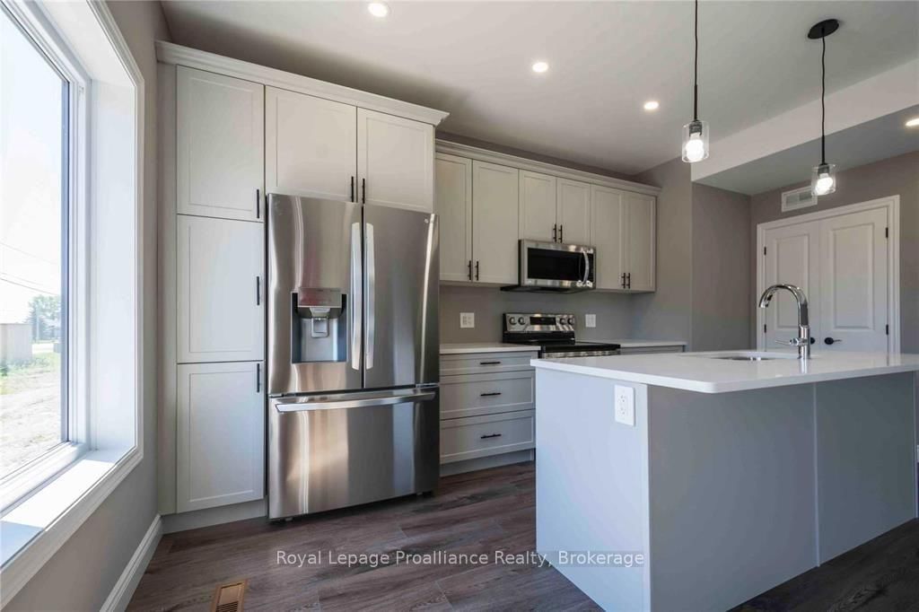 19 Primrose Cres, Belleville, view 7