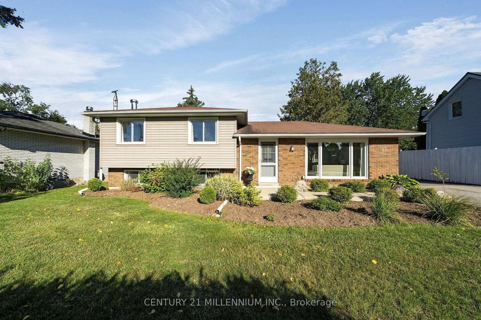 27 Dundas Street W • Erin, ON photo 1