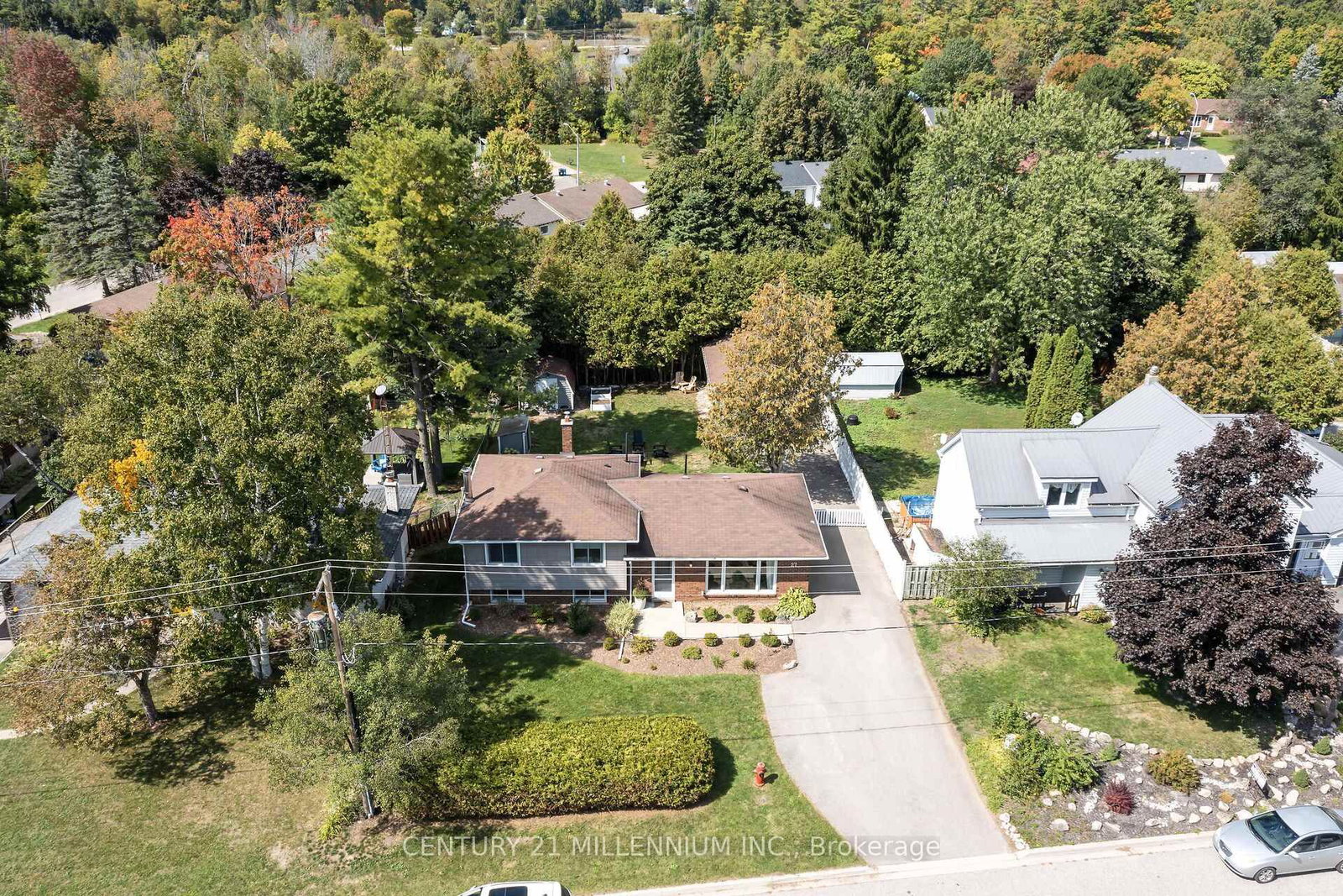 27 Dundas Street W • Erin, ON photo 2