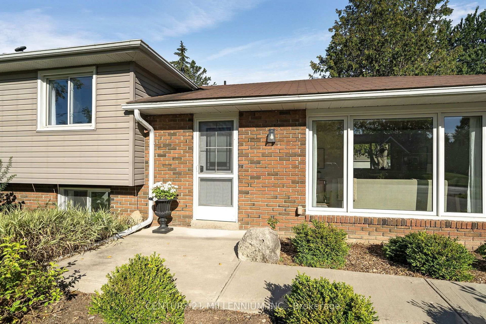 27 Dundas Street W • Erin, ON photo 6