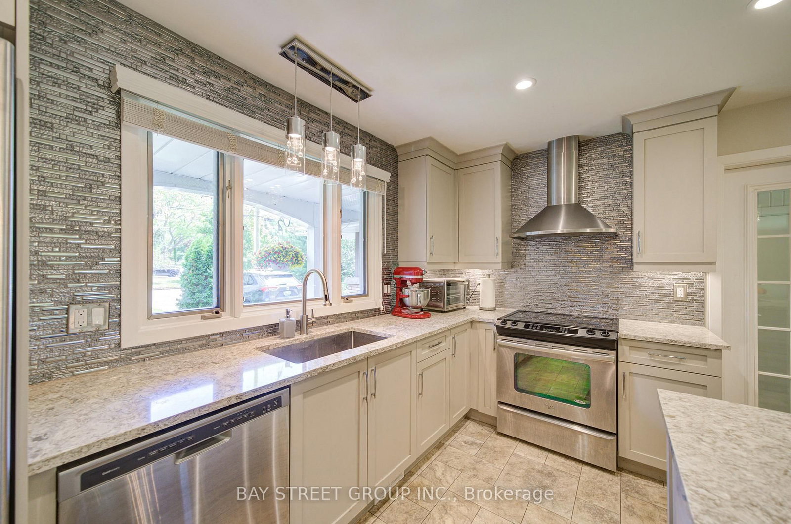 88 MARSDALE Drive • St. Catharines, ON photo 15